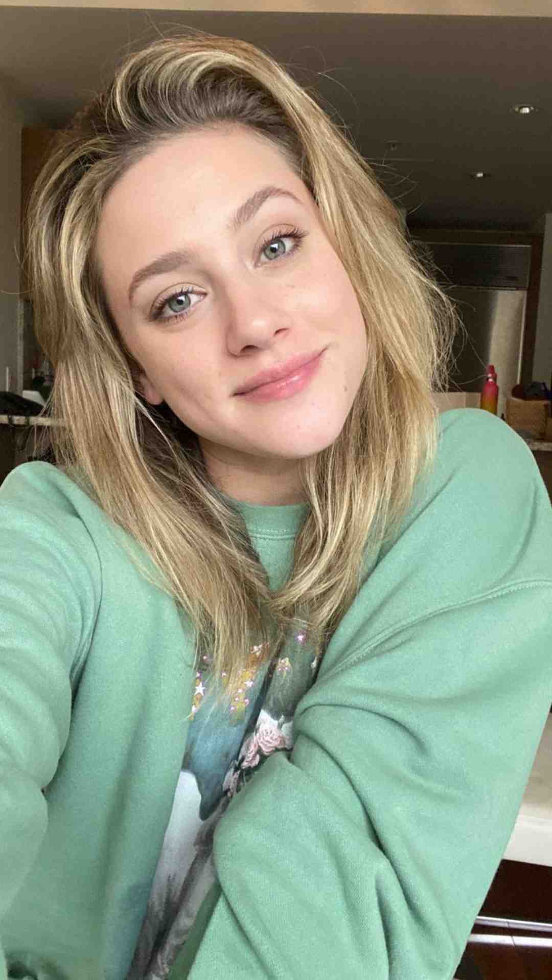 Lili Reinhart
