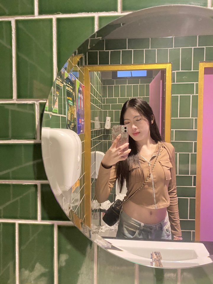 พลอย