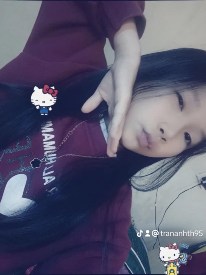 cô bé cô đơn