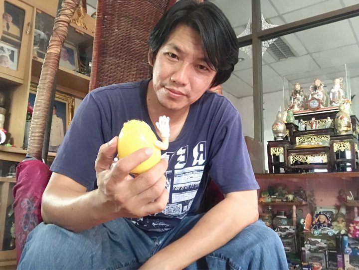 แค่คน เดินผ่านมา