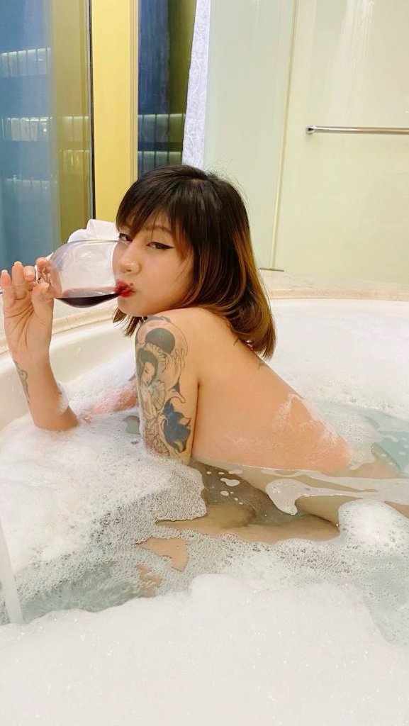 chloe tan